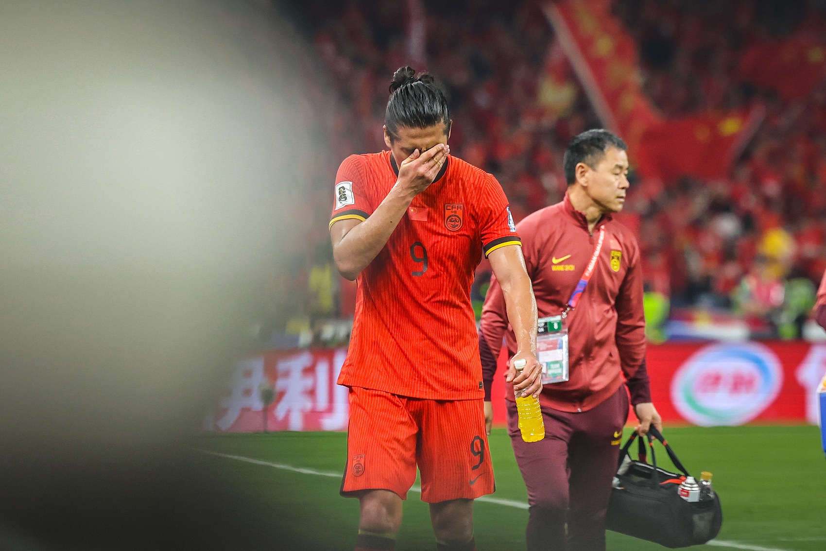 中国体育报：中澳两队各占半场优势 机会能否转为进球是实力体现