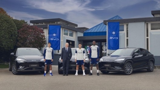 米体：比亚迪推出海狮7国际米兰特别版，限量交付250台