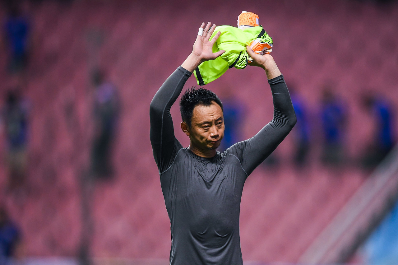 申花门将教练李帅告别俱乐部：十年蓝魂一曲暂终，信念从无终章