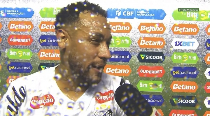 内马尔：上周说我一无是处该退役了，今天就反转说我该穿巴西10号