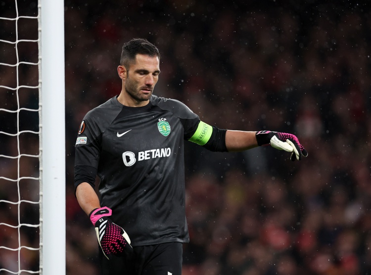 阿丹：我乘坐最后的航班离开伊朗，这种情况我认为现在不应该回去